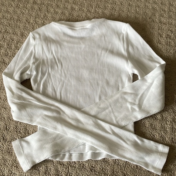 Aritzia Azure Skies White Long Sleeve - Picture 3 of 3